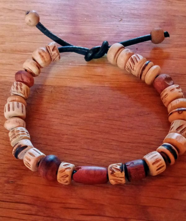 Pulsera de cuentas de madera talladas a mano